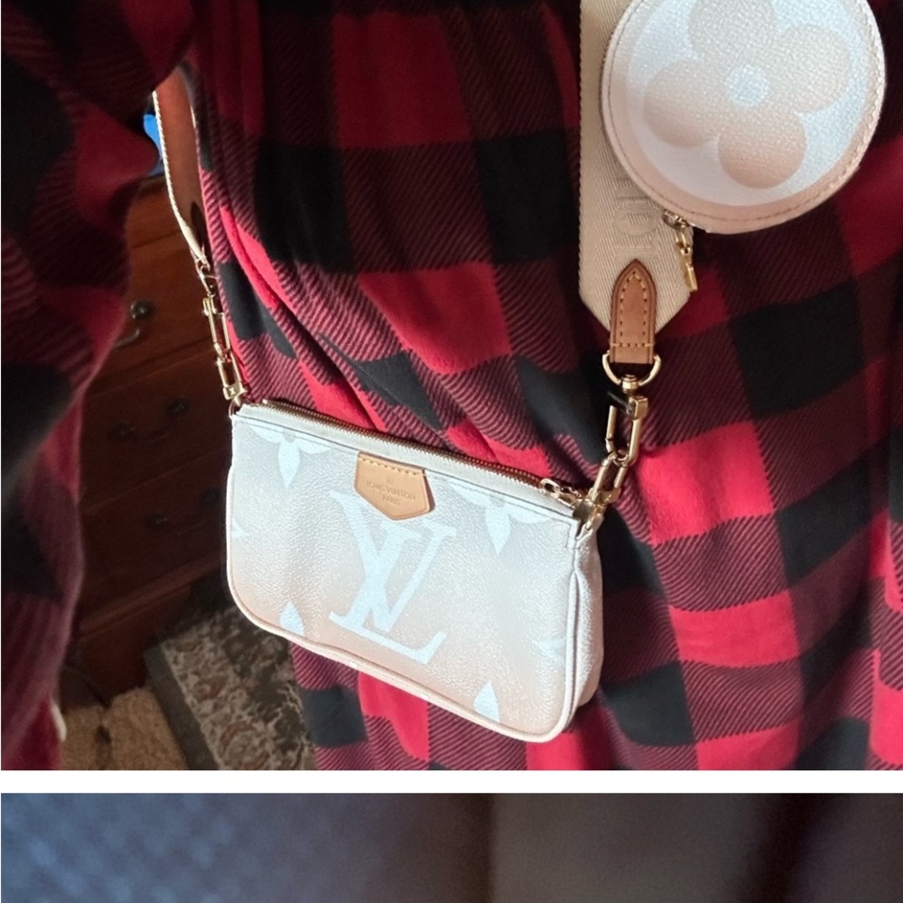 Louis Vuitton, authentic on the beach purse and coin purse